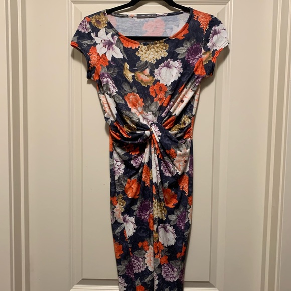 Tight body flower dress - Picture 4 of 5